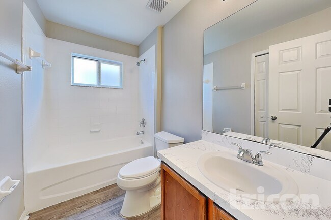 Building Photo - 11759 Lynmoor Dr