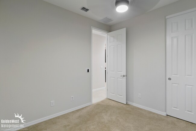 Building Photo - Modern 3Bdm 2Ba Litchfield Park Home with Stylish Upgrades!