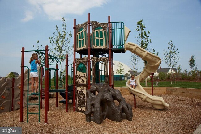 Building Photo - 526 Parkland Dr
