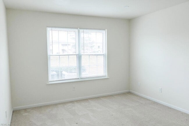 Building Photo - 613 Pylon Ct