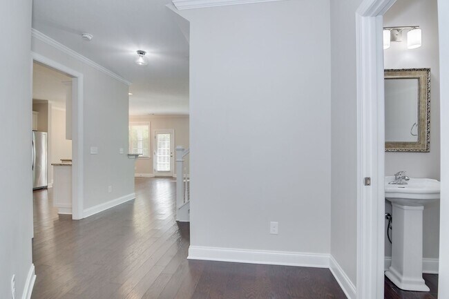 Building Photo - 983 Glenhaven Dr
