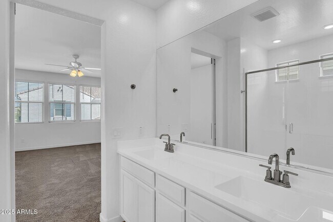 Building Photo - 1159 E Sabino Dr