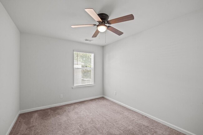 Building Photo - 72 Knotty Ct