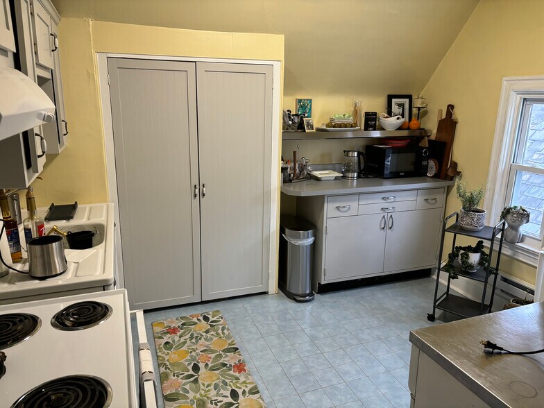 Building Photo - 464 Teece Ave