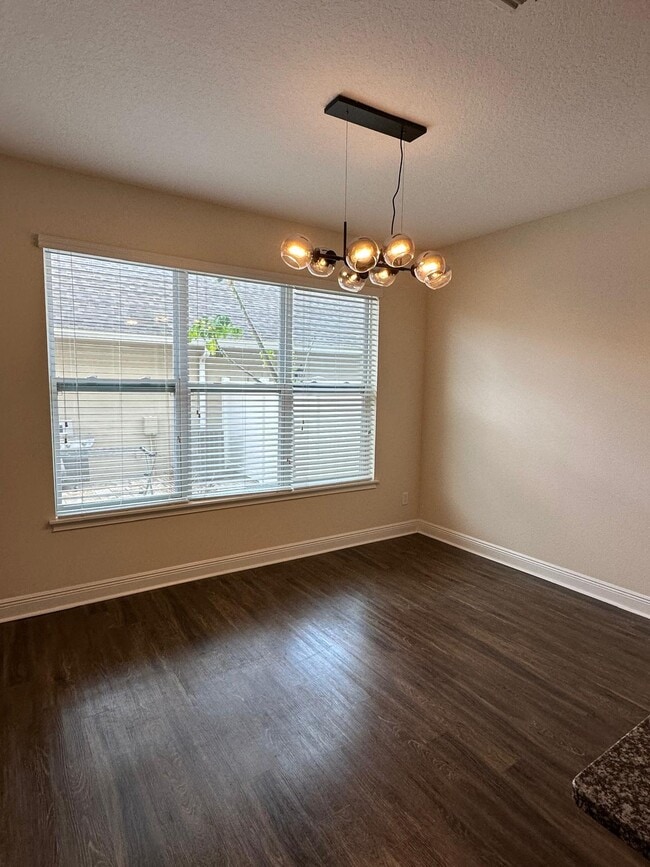 Building Photo - 6549 Calamondin Dr