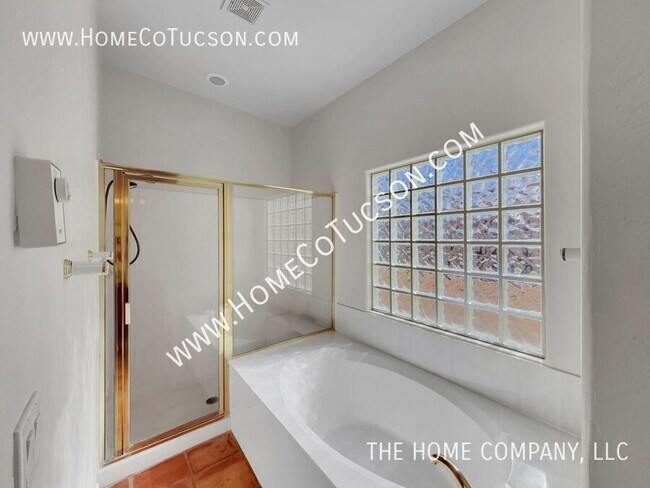 Building Photo - 6325 N Calle Del Halcon