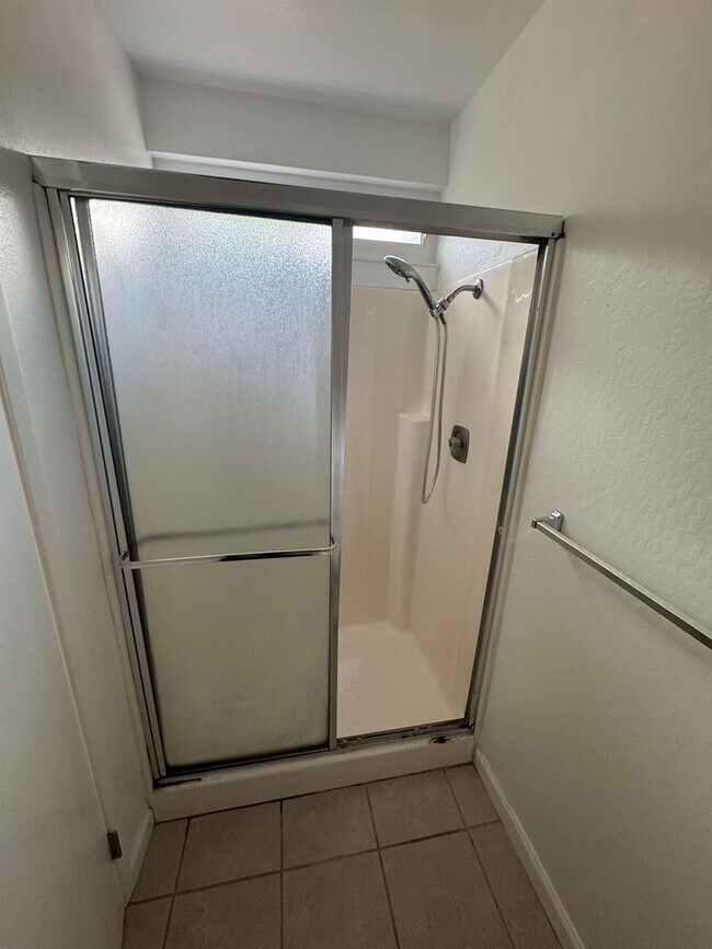 Building Photo - Spacious Hercules Home Near Parks & Schools with Large Backyard