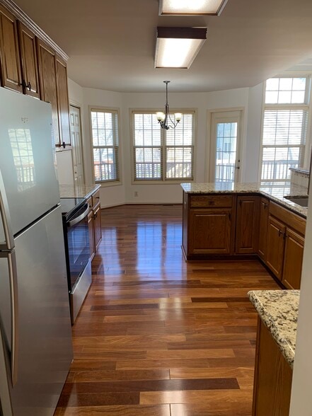 kitchen - 5506 Phillipsburg Dr