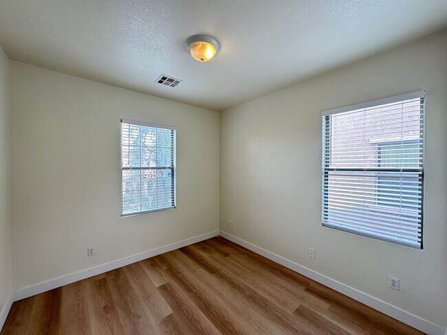 Building Photo - MADISON PLACE AT SUMMERLIN