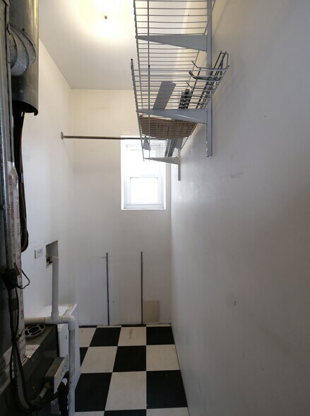 Building Photo - 2849 W Belmont Ave