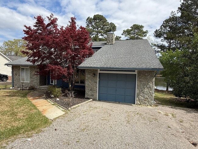 Building Photo - Carolina Lakes