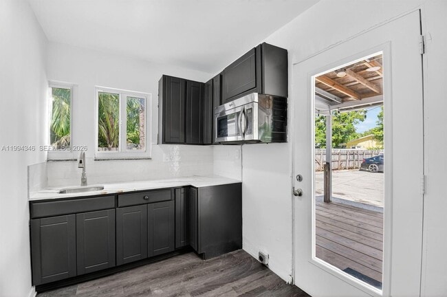 Building Photo - 220 SW 16th St