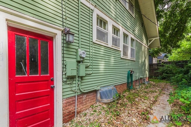 Building Photo - $300 off 1st Month's Rent!! Gorgeous Home!!