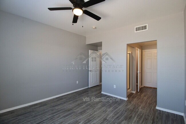 Building Photo - 6770 N 47th Ave