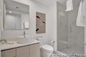 Building Photo - 2602 E Hallandale Beach Blvd