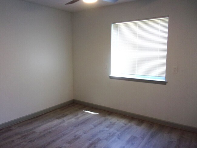 Building Photo - 1673 Eagles Pl
