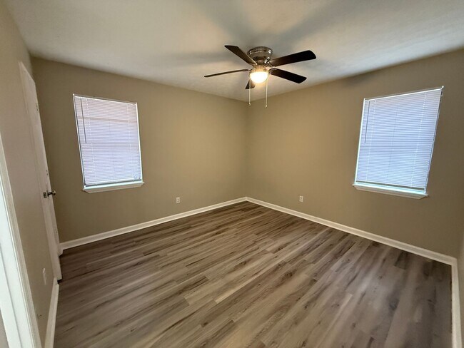 Building Photo - 115 Vintage Ct