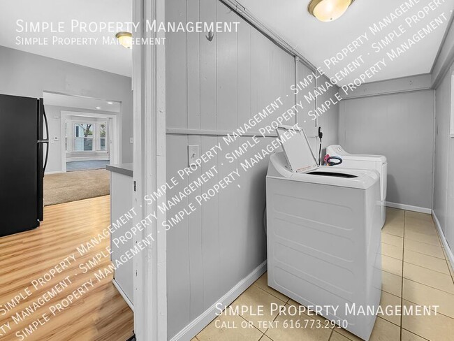 Building Photo - 1039 3rd St NW