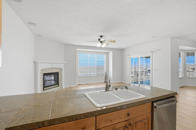 Building Photo - 3 Bedroom Draper Home