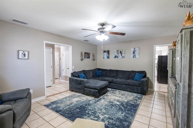 Building Photo - 4925 Big Bend Dr