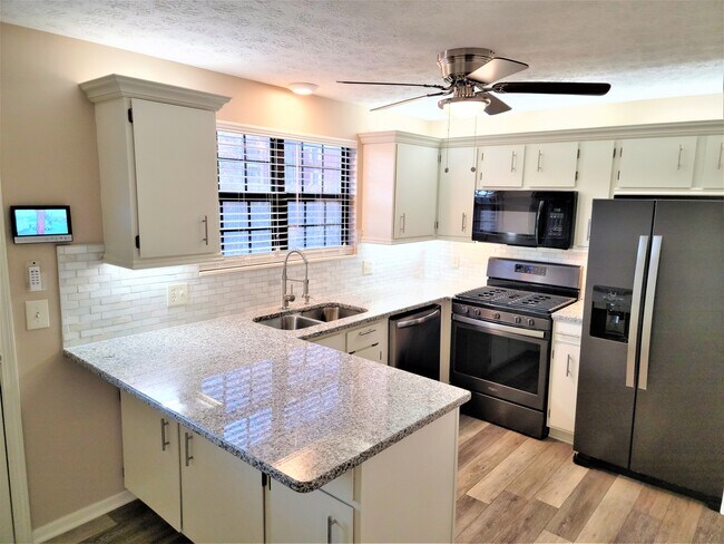 Building Photo - 1862 Beechwood Ave NE