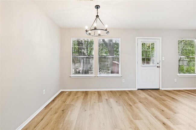 Building Photo - 945-947-947 Sagewood Trail