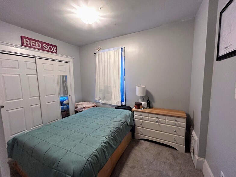 Bedroom - 2592 Massachusetts Ave