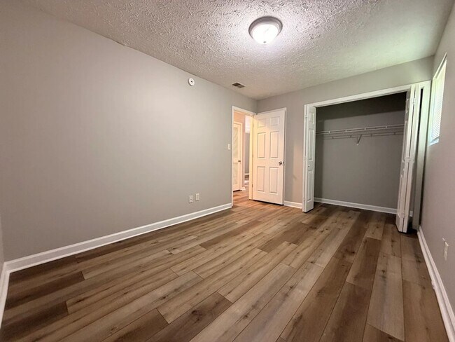 Building Photo - 205-207 Rustwood Dr Rustwood Dr