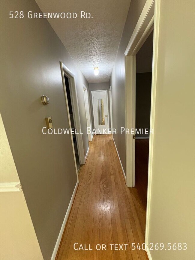 Building Photo - 528 Greenwood Rd