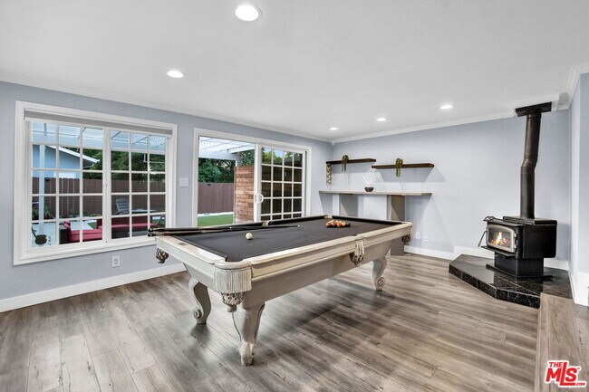 Building Photo - 8345 White Oak Ave