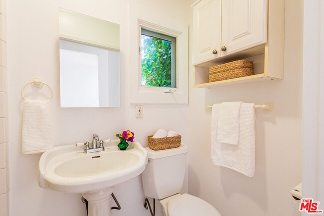 Building Photo - 507 9th St