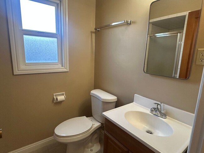 Building Photo - READY NOW! 3+2 with RV Parking!