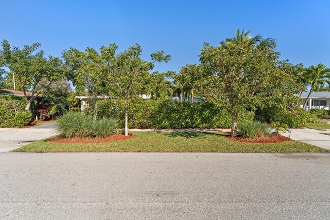 Building Photo - 429 Inlet Rd