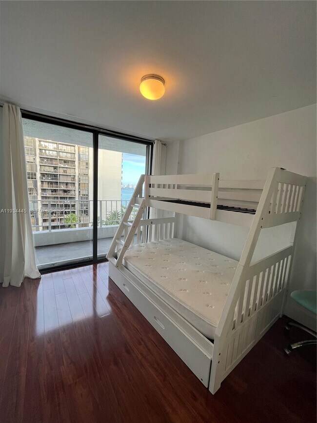 Building Photo - 200 SE 15th Rd