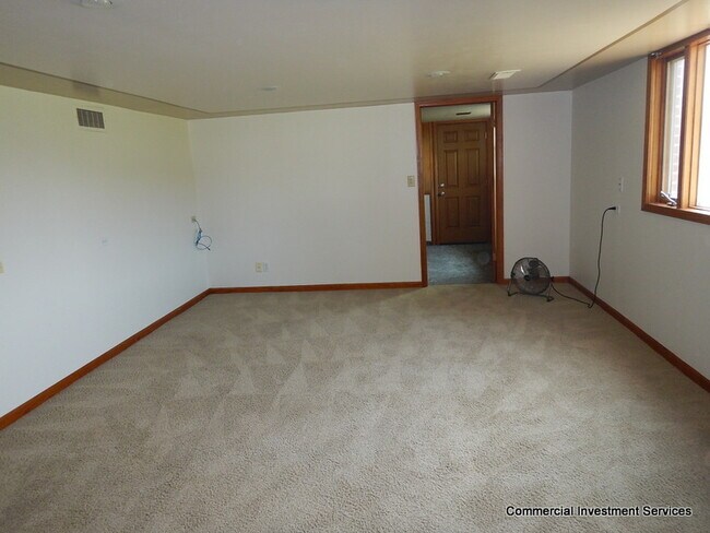 Building Photo - 2214 Anna Ave