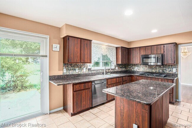 Building Photo - 5622 Powder Horn Dr