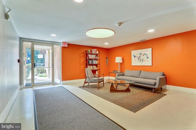 Building Photo - 4000 Tunlaw Rd NW