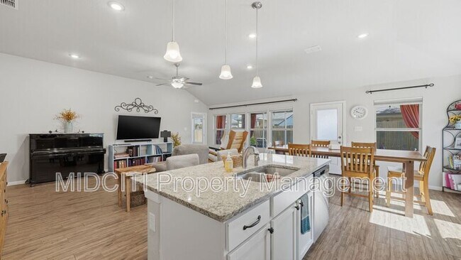 Building Photo - 1116 RIVER WOOD