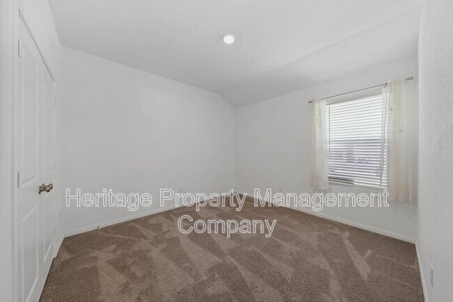 Building Photo - 2700 Coral Vly