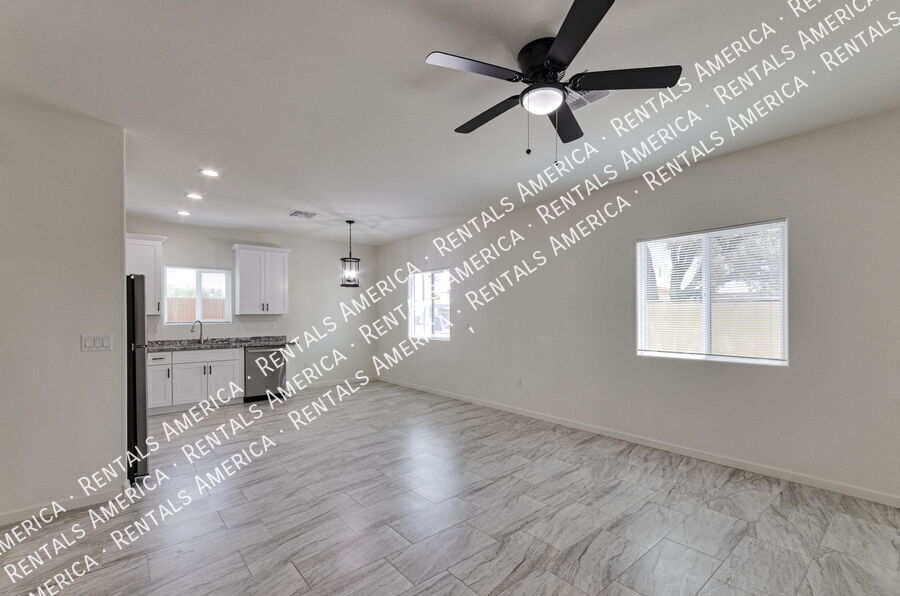 Building Photo - 3727 N Stone Ave