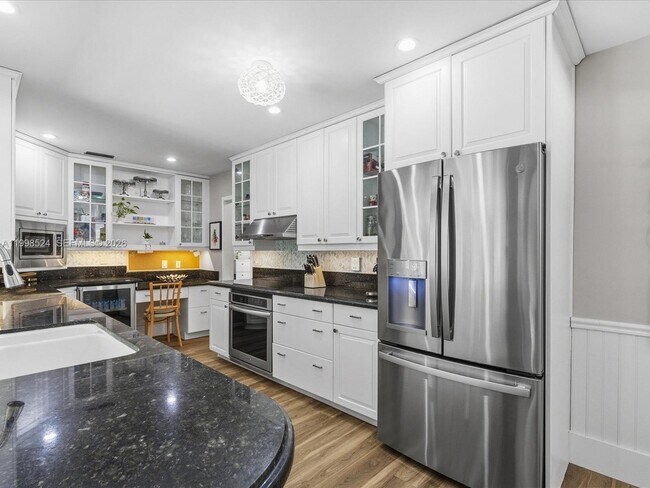 Building Photo - 2648 NE 26th Ave