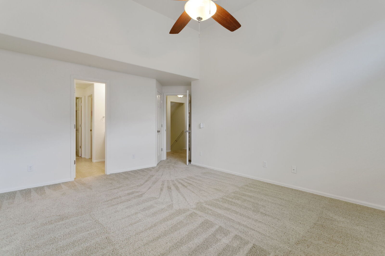 Building Photo - 4-Bedroom Home with Main-Level Suite, Gran...