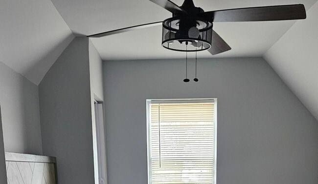 Building Photo - 41 E Main St