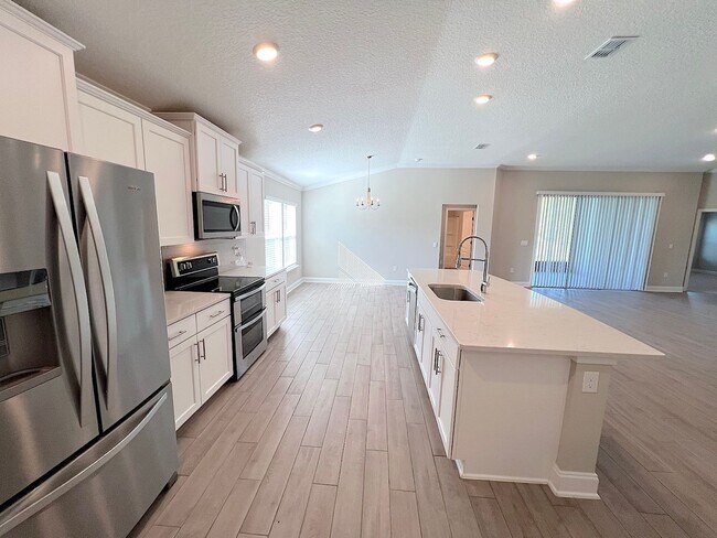 Building Photo - GORGEOUS 5 Bed 4 Bath 3 Car Garage HOME w COMMUNITY POOL for RENT!