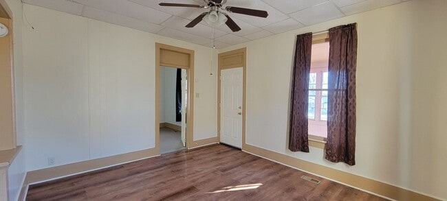 Building Photo - 2 bedroom 1 bath home