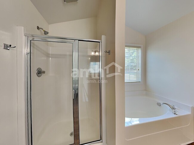 Building Photo - 6260 Cove Creek Dr