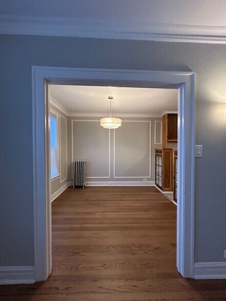 Building Photo - 6226 N Clark St