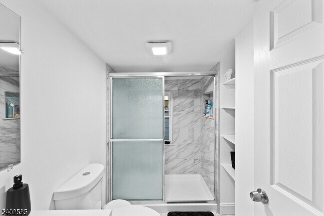 Building Photo - 56 Yereance Ave