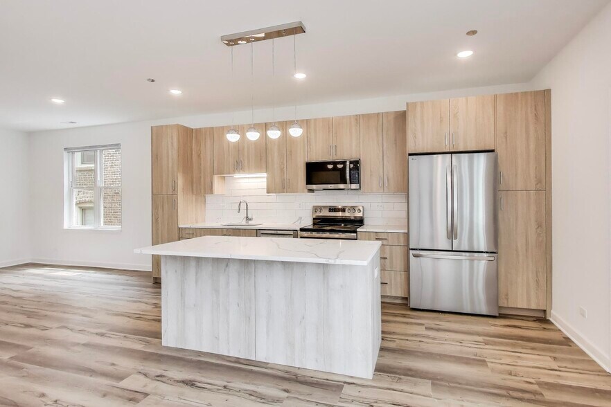 Building Photo - 5126 S Kenwood Ave