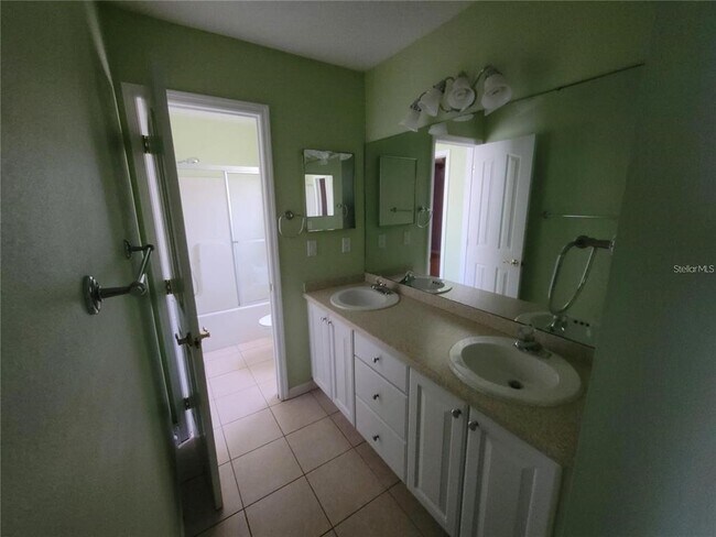 Building Photo - 1785 Grove Ct